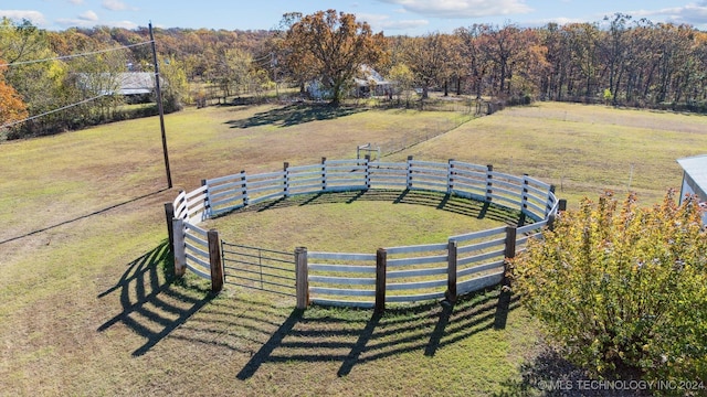 view of yard featuring a rural view