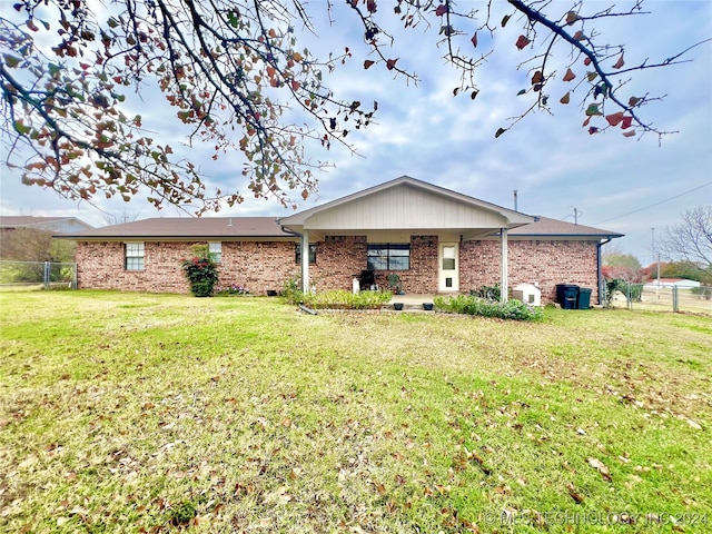 view of front of house with a front yard