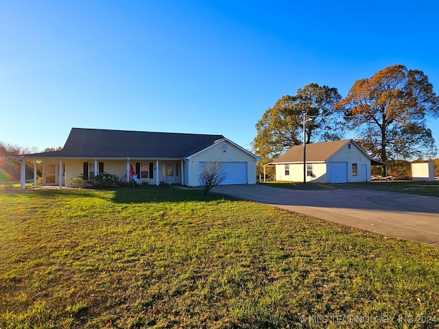 view of front of home featuring covered porch and a front lawn