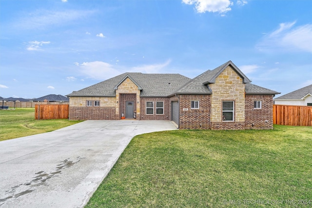 view of front of property with a front yard