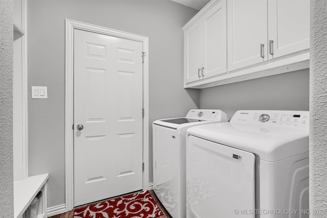 washroom featuring cabinets and washing machine and clothes dryer