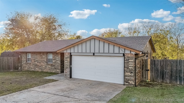 view of front facade with a garage and a front yard