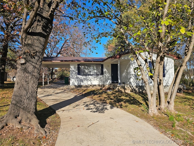 view of front of property featuring a carport