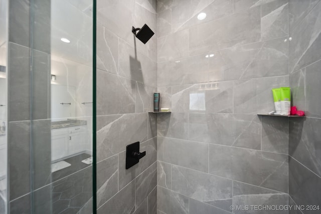 bathroom with a tile shower