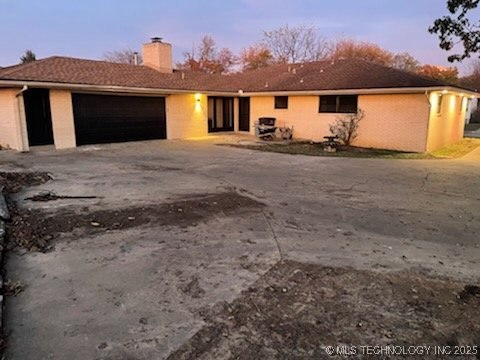 ranch-style home featuring a garage