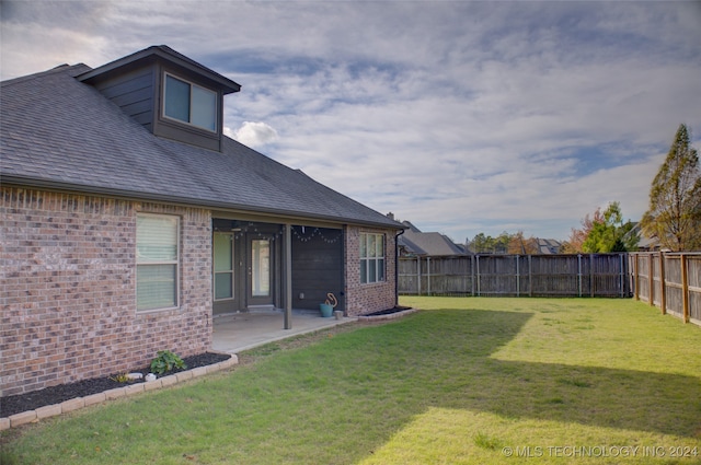 view of yard with a patio