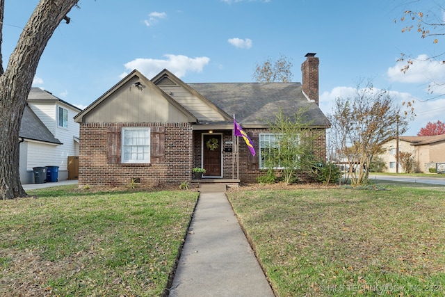 view of front of property with a front yard