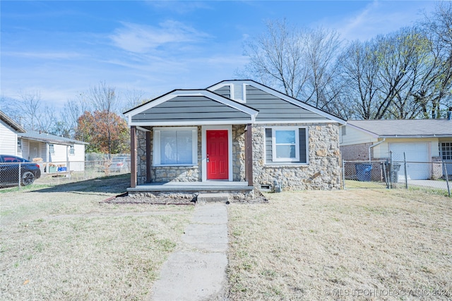 view of front of house featuring covered porch and a front lawn