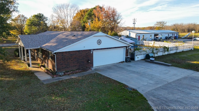 view of front of house featuring a garage and a front yard