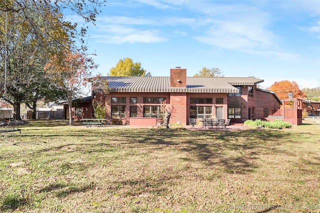 back of house featuring a yard