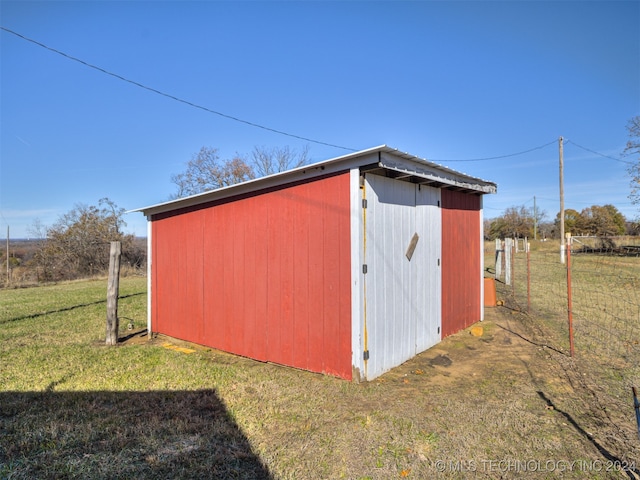 view of outdoor structure with a yard