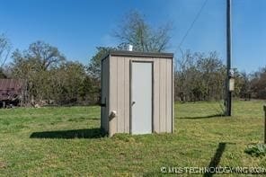 view of outdoor structure with a yard