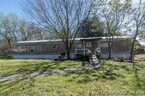 view of front of property with a front yard