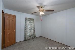 empty room with ceiling fan