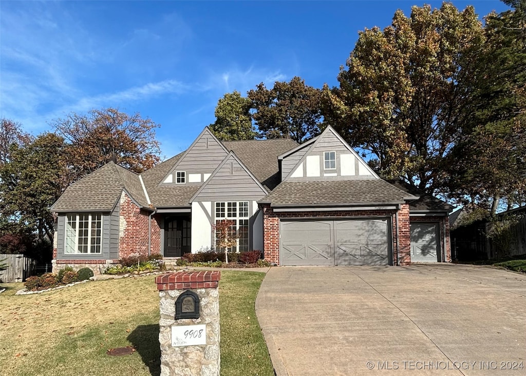 view of front facade with a front yard