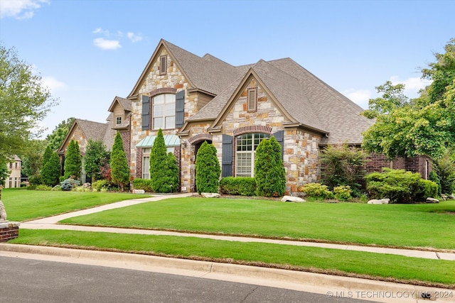 view of front of home with a front lawn