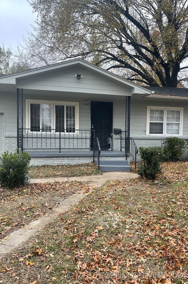 ranch-style home featuring a porch