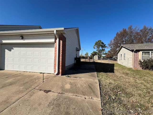 view of side of property featuring a lawn