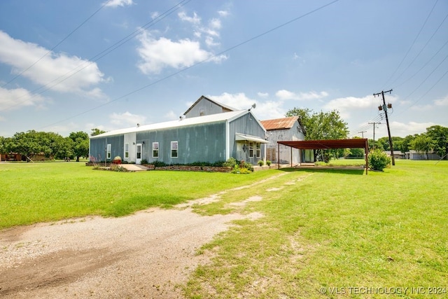 view of front of property with a front lawn