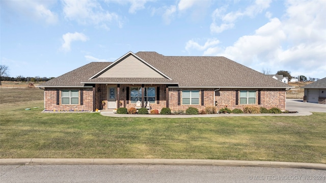 view of front of house featuring a porch and a front lawn