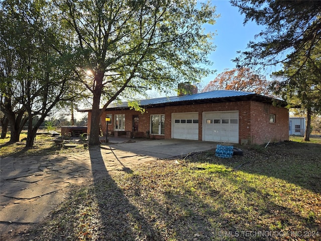 ranch-style home featuring a garage