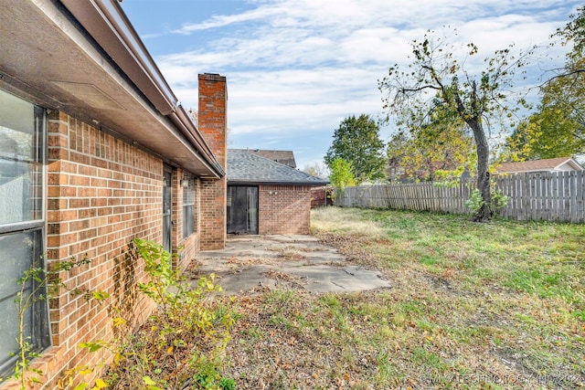 view of yard featuring a patio