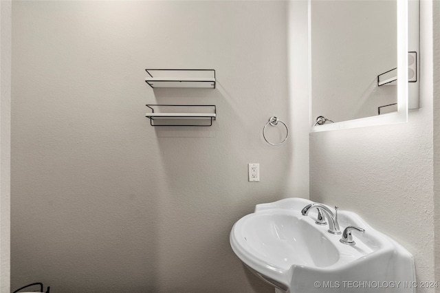 bathroom featuring sink