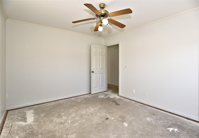 empty room featuring ceiling fan and ornamental molding