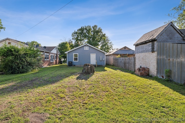 view of yard featuring an outdoor structure and central AC unit