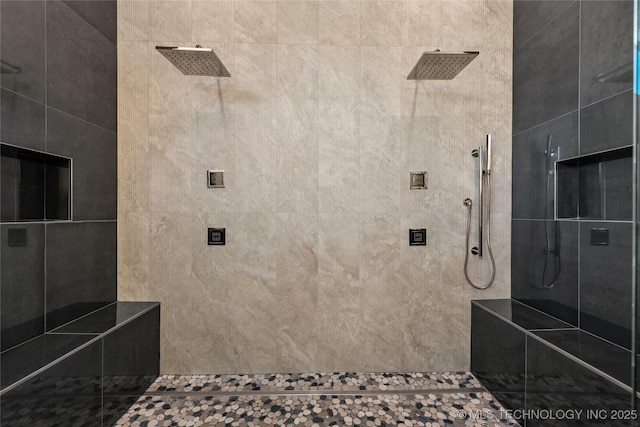 full bathroom featuring a tile shower