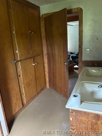 340 Clay Hl, Lone Grove, OK 73443 - view of bathroom