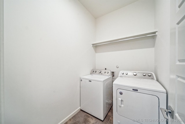 laundry room featuring washing machine and dryer and light tile patterned flooring