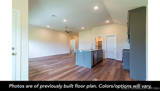 kitchen with ceiling fan, a kitchen island with sink, sink, dishwasher, and dark hardwood / wood-style floors