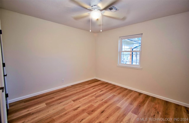 empty room featuring light wood-type flooring and ceiling fan