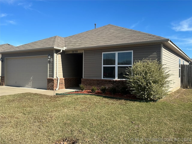 view of front of property featuring a garage and a front yard