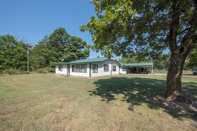 view of front facade featuring a front yard and a carport