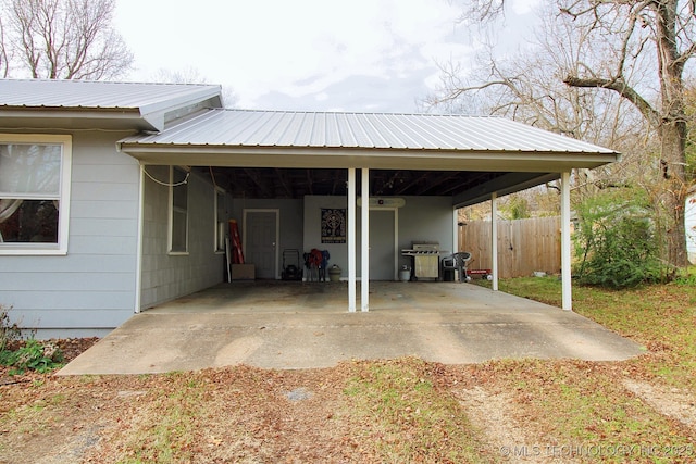 view of vehicle parking featuring a carport