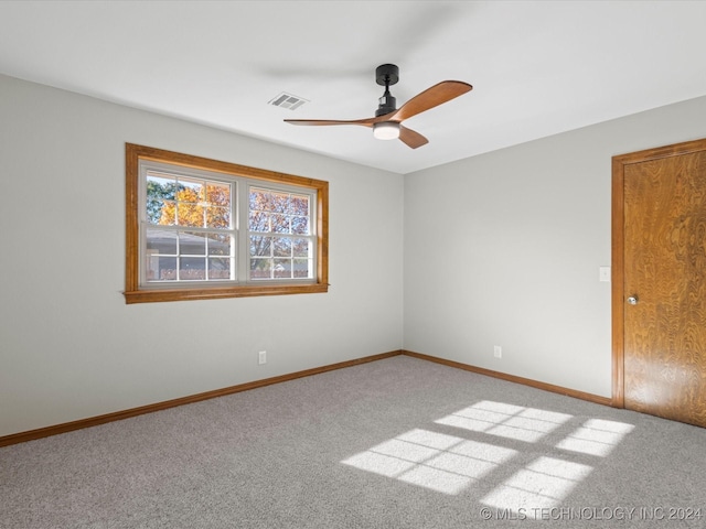 carpeted empty room featuring ceiling fan