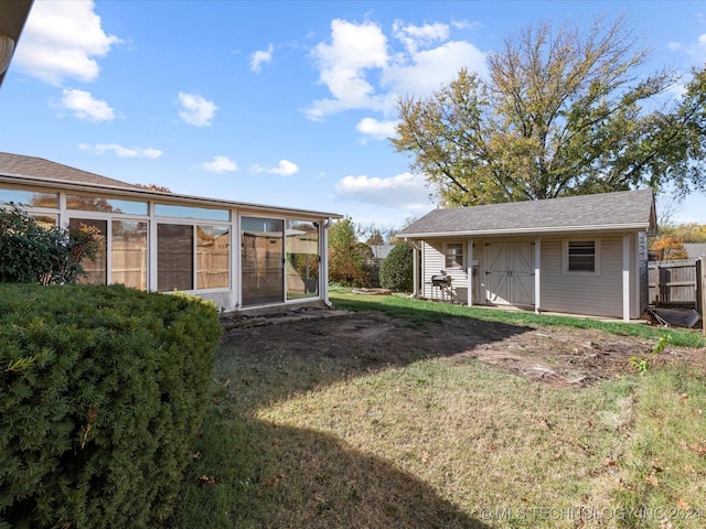 view of yard with an outdoor structure