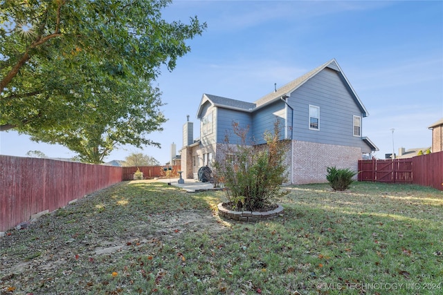 exterior space featuring a yard