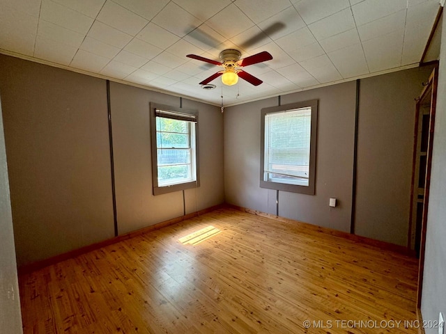 unfurnished room with ceiling fan, crown molding, and light hardwood / wood-style flooring