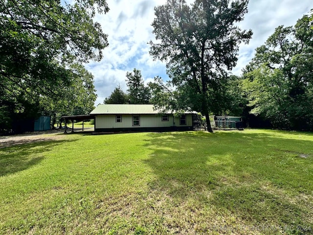 view of yard with a carport