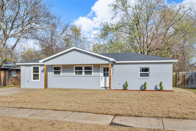 ranch-style home featuring a front yard