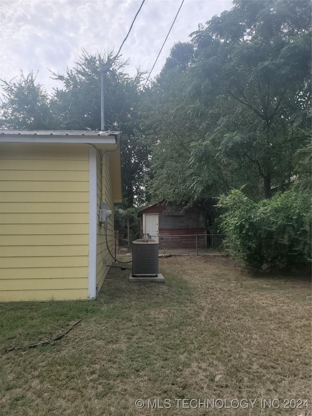 view of yard featuring cooling unit