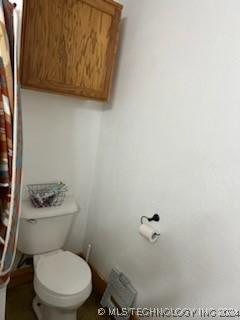 bathroom featuring toilet