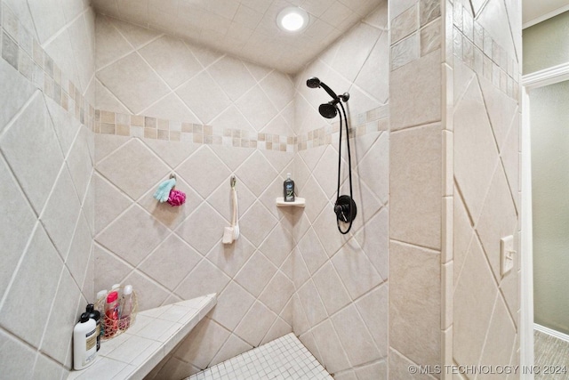 bathroom featuring tiled shower