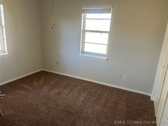 view of carpeted spare room