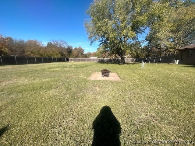 view of yard with a fire pit