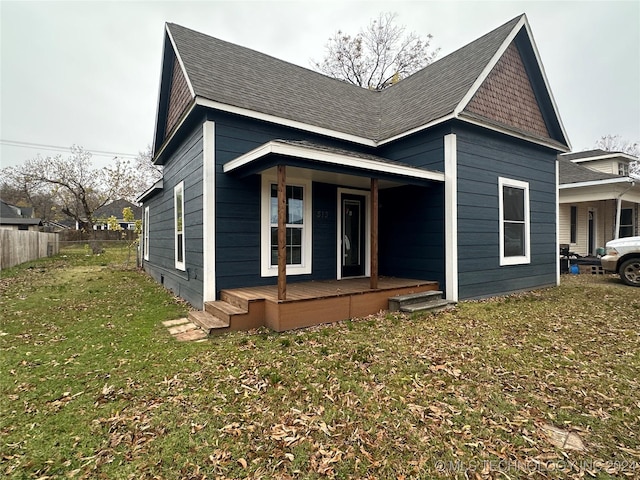 view of front of property with a front yard