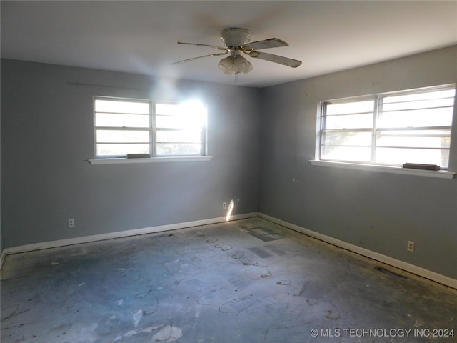 unfurnished room featuring ceiling fan and concrete floors